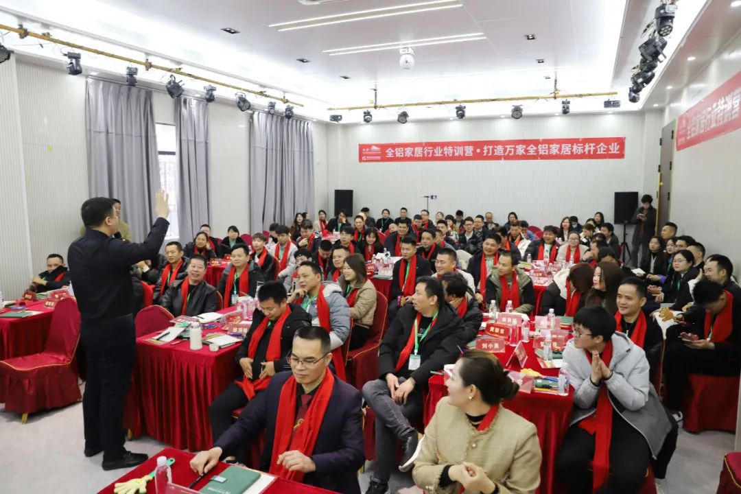 全鋁行業(yè)成長電商活動(dòng) 打造萬家家居標(biāo)桿企業(yè)！——共推南海大瀝全鋁家居產(chǎn)業(yè)高質(zhì)量發(fā)展